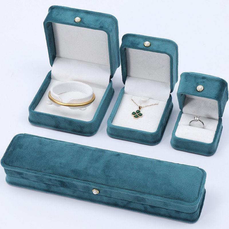 Ingrosso Fabbricazione di gioielli di velluto di fascia alta Imballaggio Scatola Colletto personalizzato Bracciale Orecchini Anello set gioielli Imballaggio gioielli di velluto verde Scatola con logo