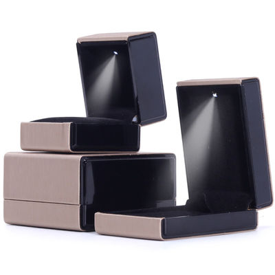 9*9*5cm rettangolo Hanhong Custom Gold Necklace Bracelet e Ring LED Gioielli Box Packaging