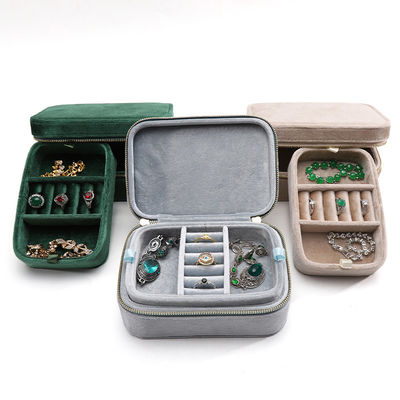 Casella per anelli da viaggio in velluto per il collo per coppia di Han Hong