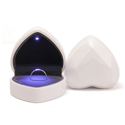 Ingrosso Fabbricazione gioielli di lusso Gioielli regalo Scatola imballaggio Colletto personalizzato Anello set gioielli Imballaggio plastica a forma di cuore Bianco gioielli a led Scatola con logo