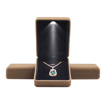 Hanhong Luxury Embossed LED Velvet Brown Jewelry Packaging Box Custom Ring Box con luce