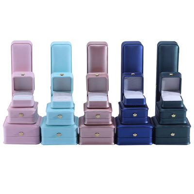 Forma quadrata Crown Handmade Design Luxury PU Leather Jewelry Box per anelli e collane