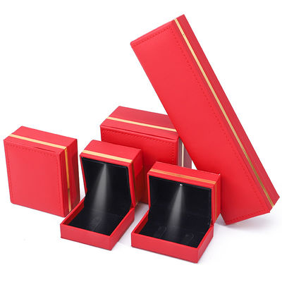 Nuovo stile Han Hong Bracelet Light Deluxe con orecchini grigi e gioielleria rossa