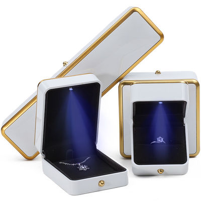 High End Luxury Light Up Jewelry Box Jewelry Storage Case con interno di velluto morbido
