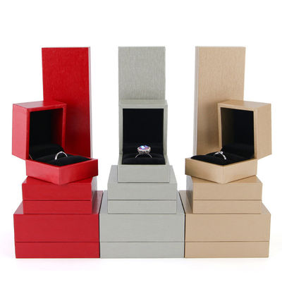 Dimensioni personalizzate Luxury Touch Cardboard Gioielli Scatola di imballaggio per braccialetto e anello