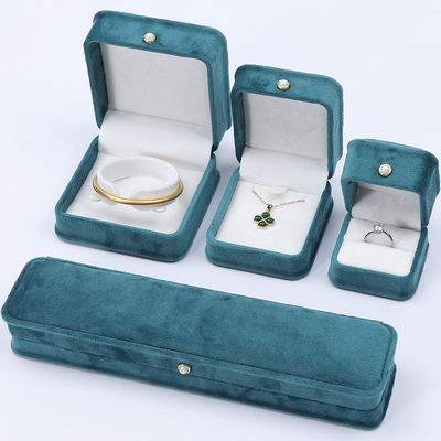 Ingrosso Fabbricazione di gioielli di velluto di fascia alta Imballaggio Scatola Colletto personalizzato Bracciale Orecchini Anello set gioielli Imballaggio gioielli di velluto verde Scatola con logo
