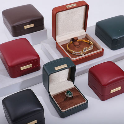 Soft Touch Convex Roof False Leather Jewelry Packaging Box Set per il braccialetto anello