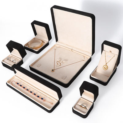 Hign End Big Jewelry Set Colletto Bracelet Orecchini Anello Imballaggio Manifatto Quadrato Velvet Nero Gioielli Con Logo